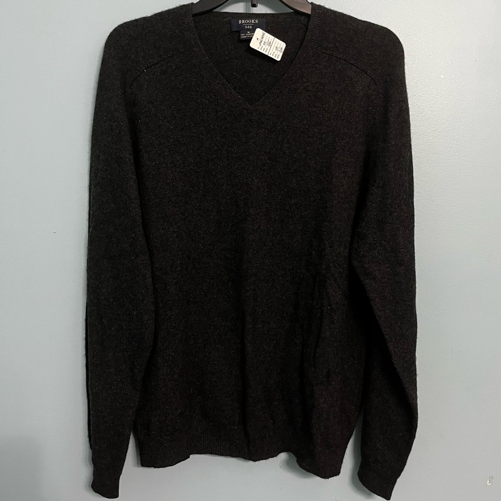 Brooks Brothers Men’s Medium Gray V-Neck Cashmere Sweater